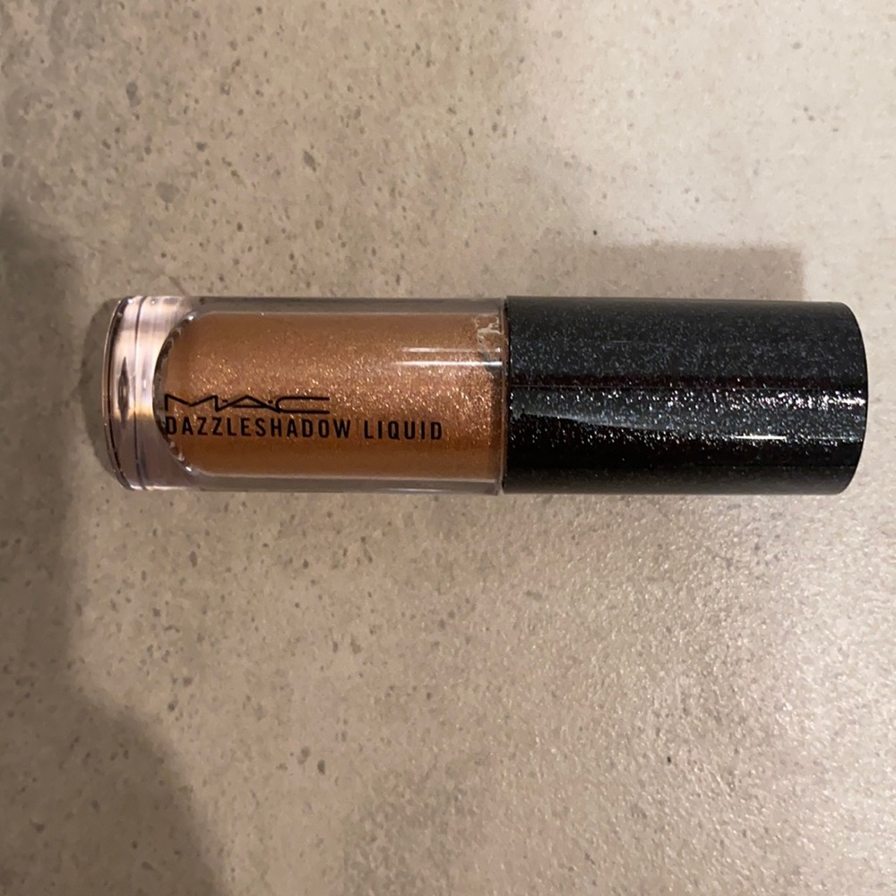 Brand new Mac Dazzleshadow liquid